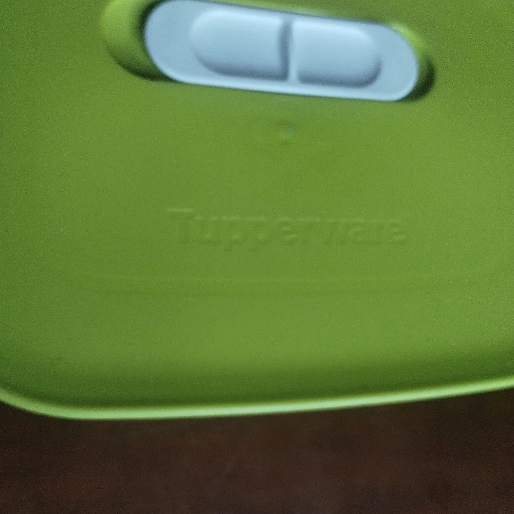 New Tupperware Fruit And Vegetables KeeperGreen and Clear Food Storage Container